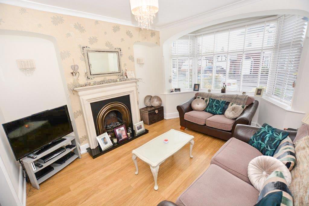 BAY FRONTED LOUNGE